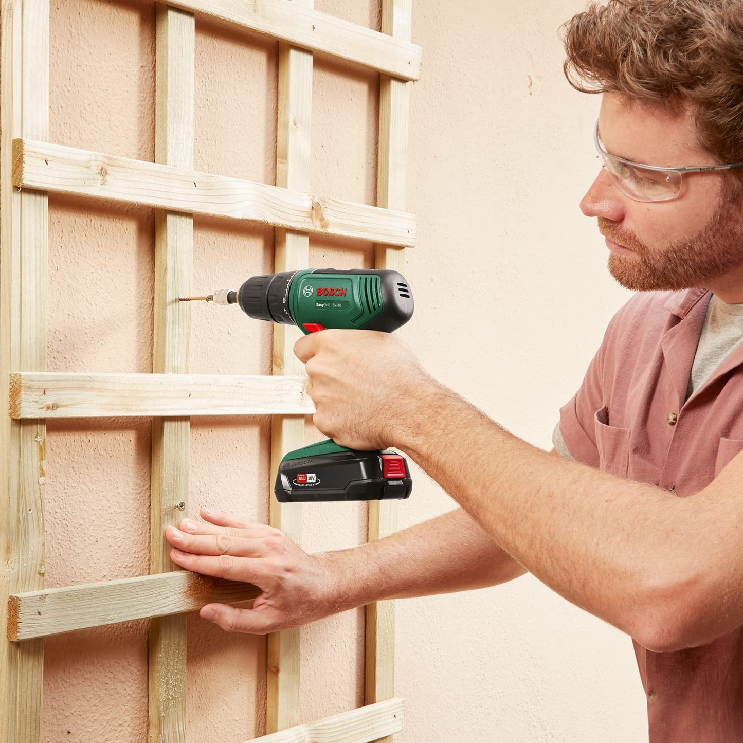 Bosch EasyDrill 18V-40 cordless screwdriver with 2-speed gearbox, 20 torque levels and charger