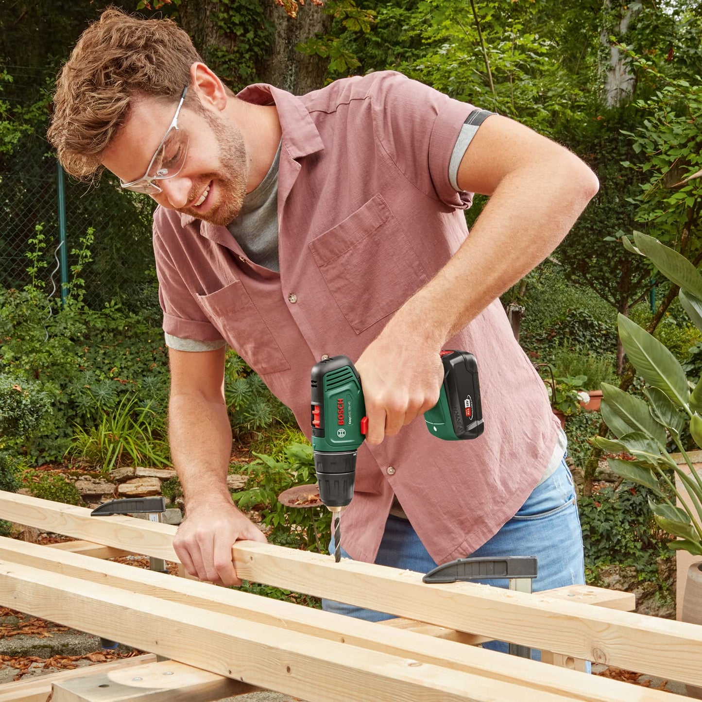 Bosch EasyDrill 18V-40 cordless screwdriver with 2-speed gearbox, 20 torque levels and charger