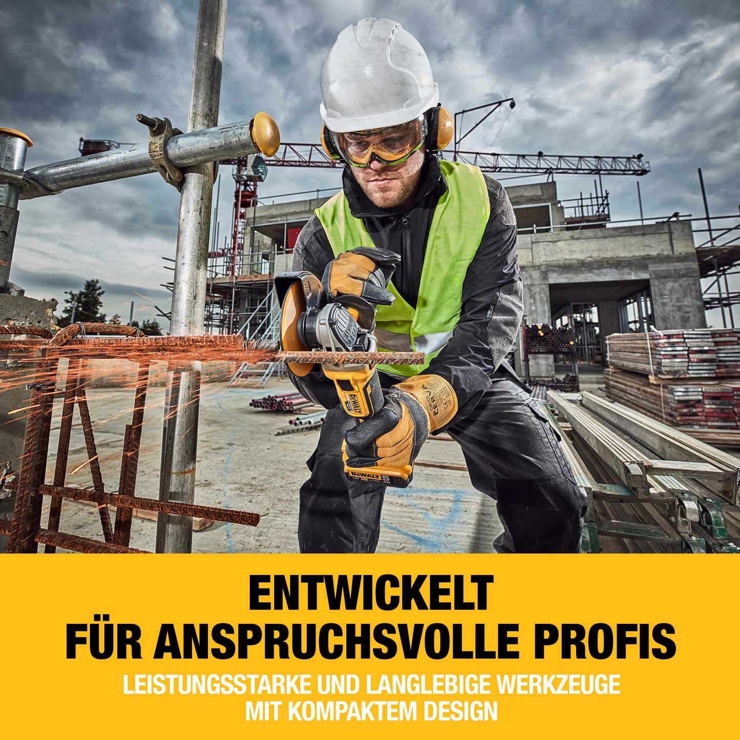 DEWALT 18V cordless combo pack (DCK422P3T) with 4 powerful tools for construction sites and workshops